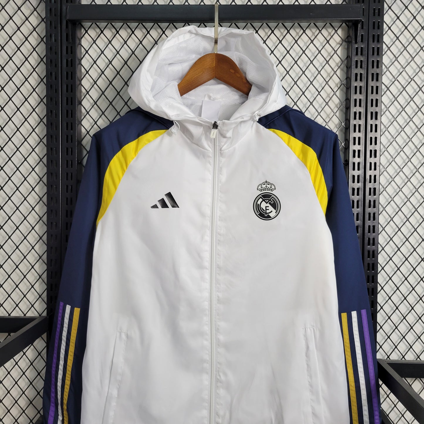 23-24 Windbreaker Real Madrid Size S-XXL | B3, M2-3 | 中国供应商