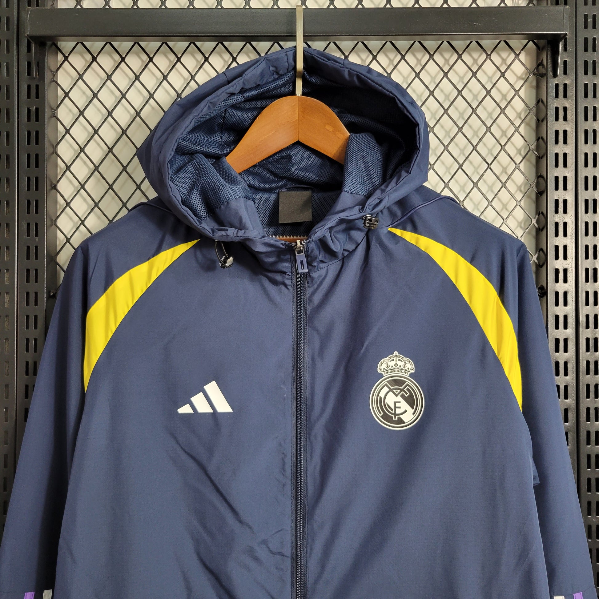 23-24 Windbreaker Real Madrid Size S-XXL | B3, M2-3 | 中国供应商