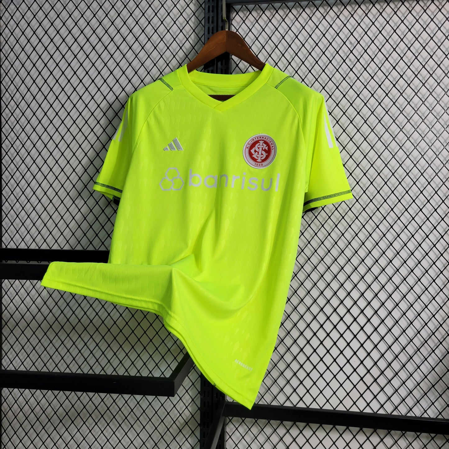 23-24 Internacional Goalkeeper Fluorescent Green Size S-XXL | 衬衫 | M1-1 | Betty ali Chinese suppliers