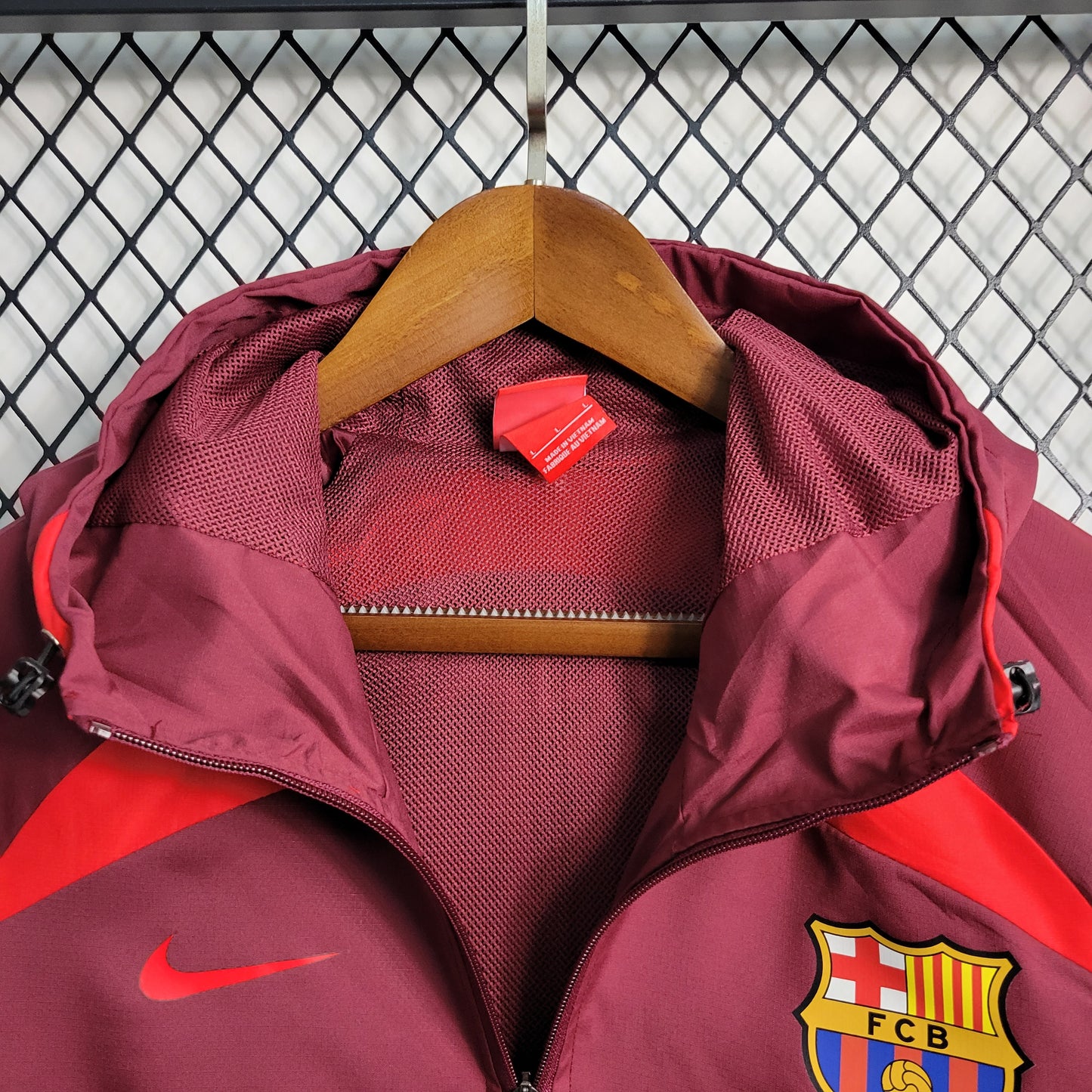 23-24 Windbreaker Barcelona Red Size S-XXL | 风衣 | W2-3 | Betty ali Chinese suppliers