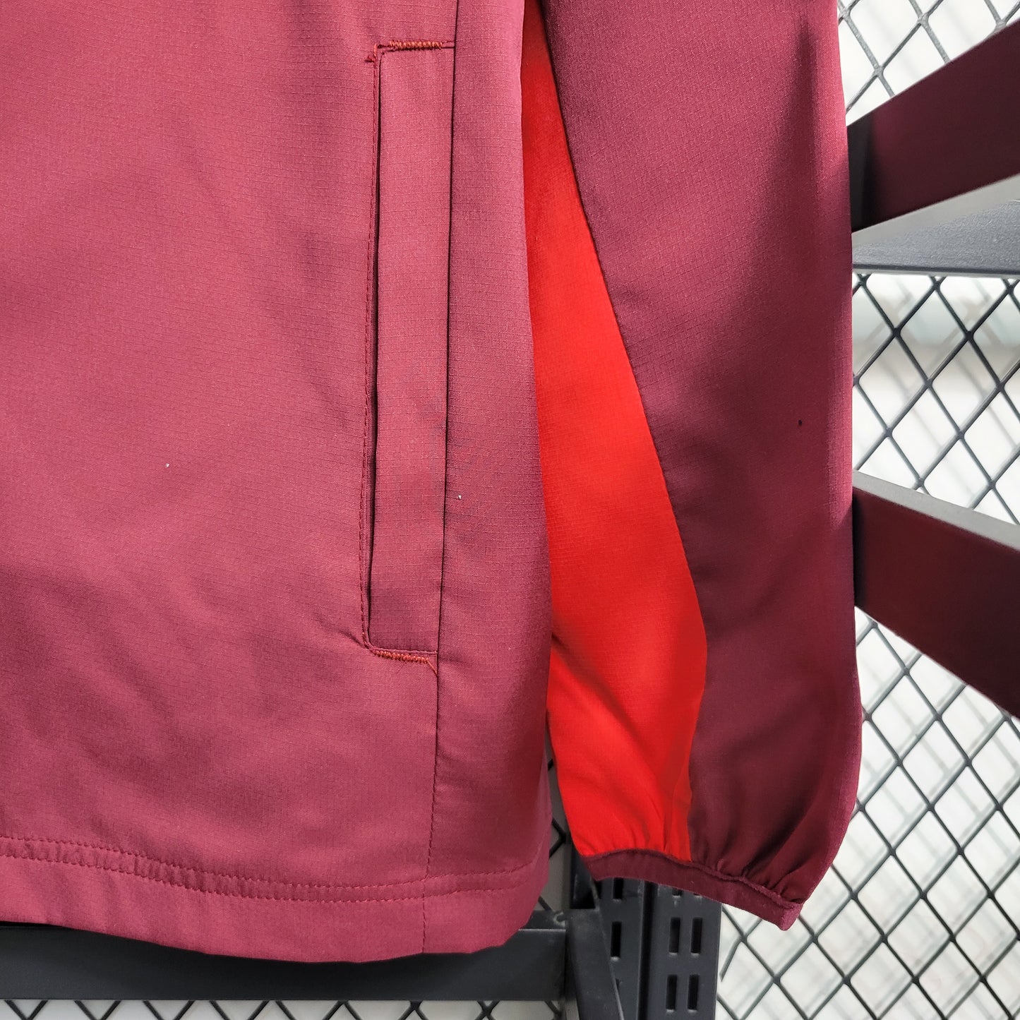 23-24 Windbreaker Barcelona Red Size S-XXL | 风衣 | W2-3 | Betty ali Chinese suppliers