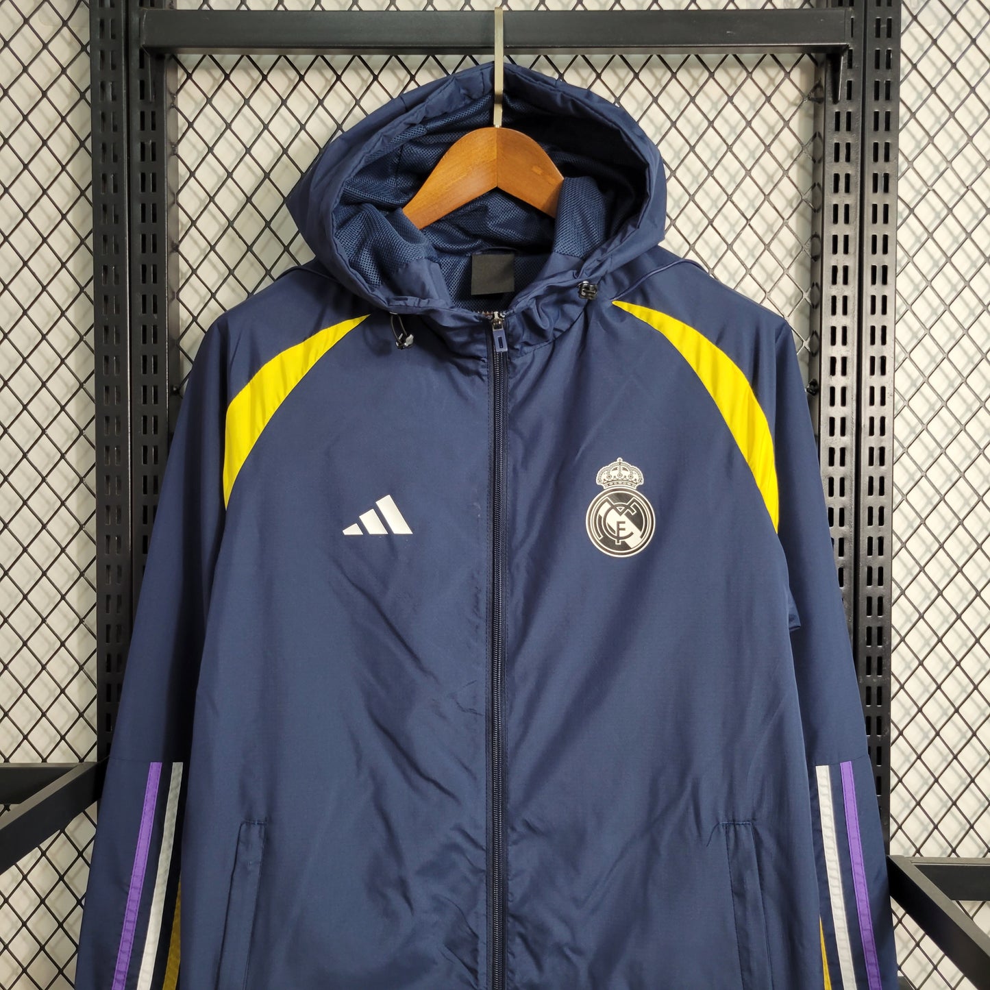 23-24 Windbreaker Real Madrid Size S-XXL | B3, M2-3 | 中国供应商