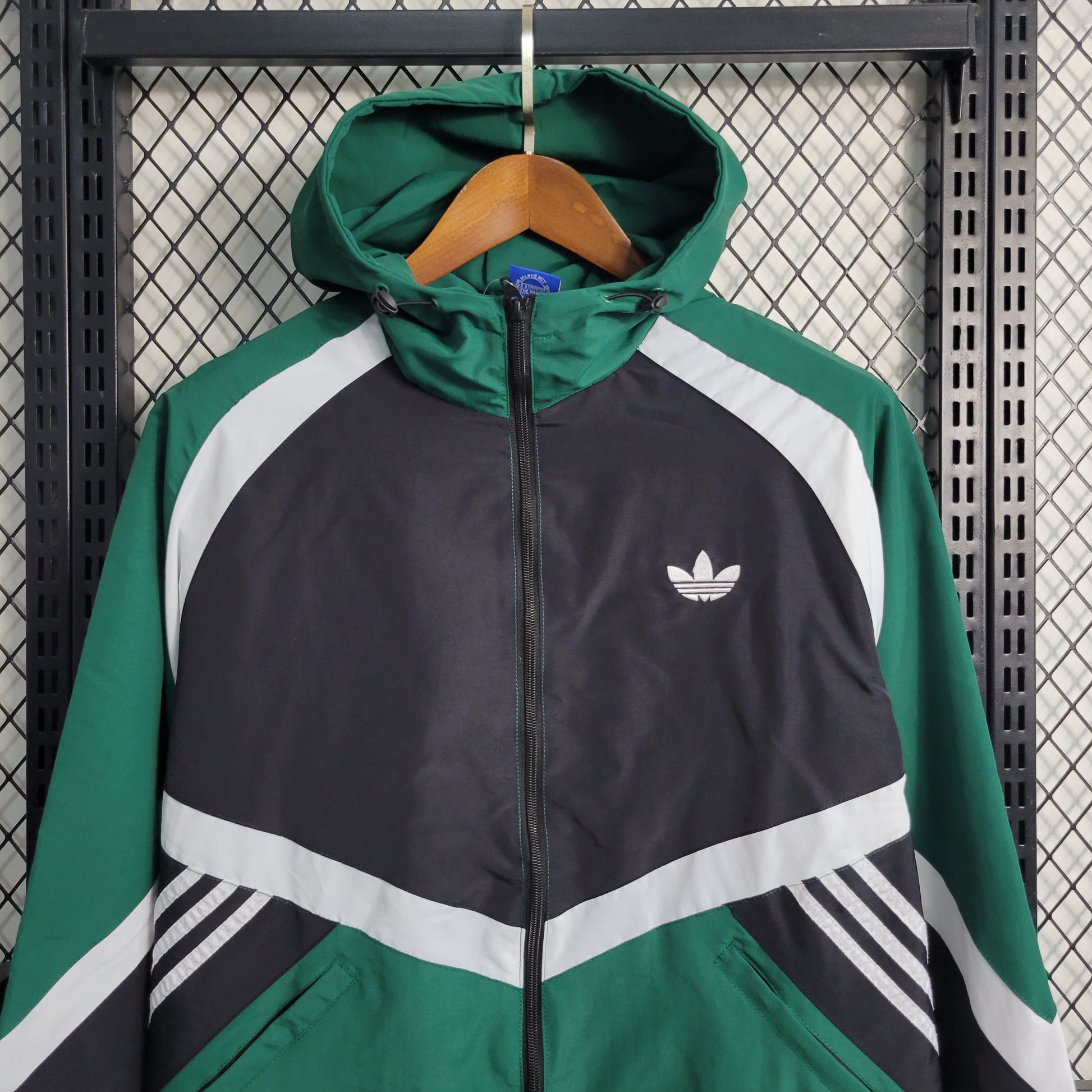 Windbreaker Adidas Size S-XXL | 风衣 | B3 | Betty ali Chinese suppliers