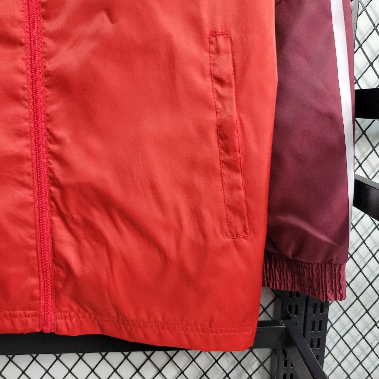 23-24 Windbreaker Spanish Red Size S-XXL | B3, M2-3 | 中国供应商