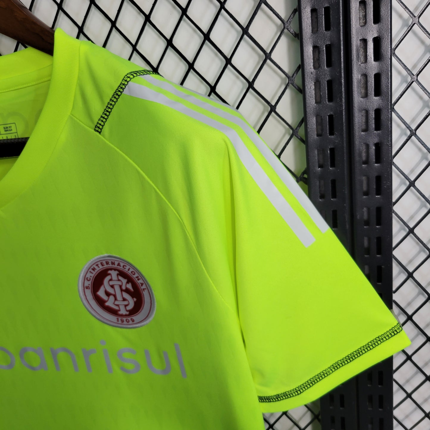 23-24 Internacional Goalkeeper Fluorescent Green Size S-XXL | 衬衫 | M1-1 | Betty ali Chinese suppliers