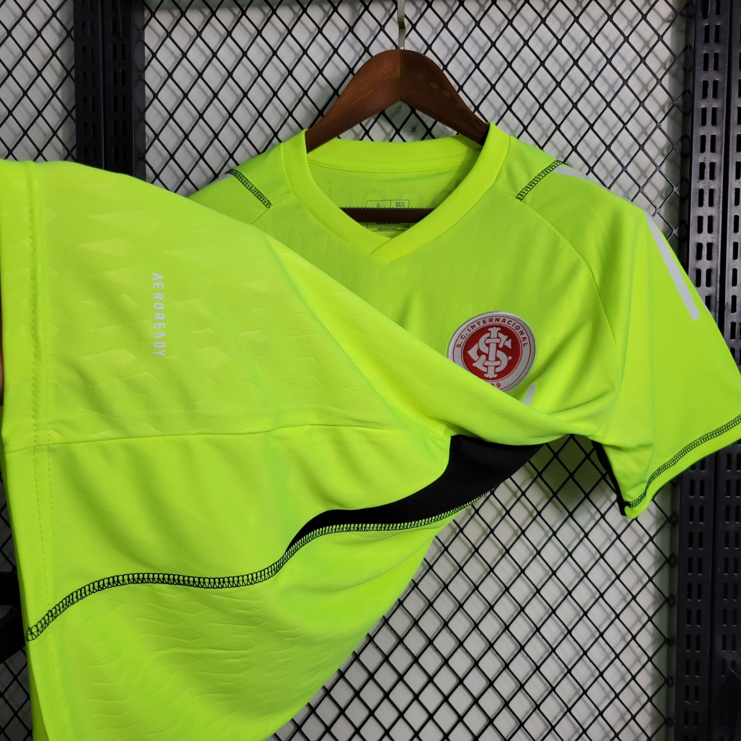 23-24 Internacional Goalkeeper Fluorescent Green Size S-XXL | 衬衫 | M1-1 | Betty ali Chinese suppliers