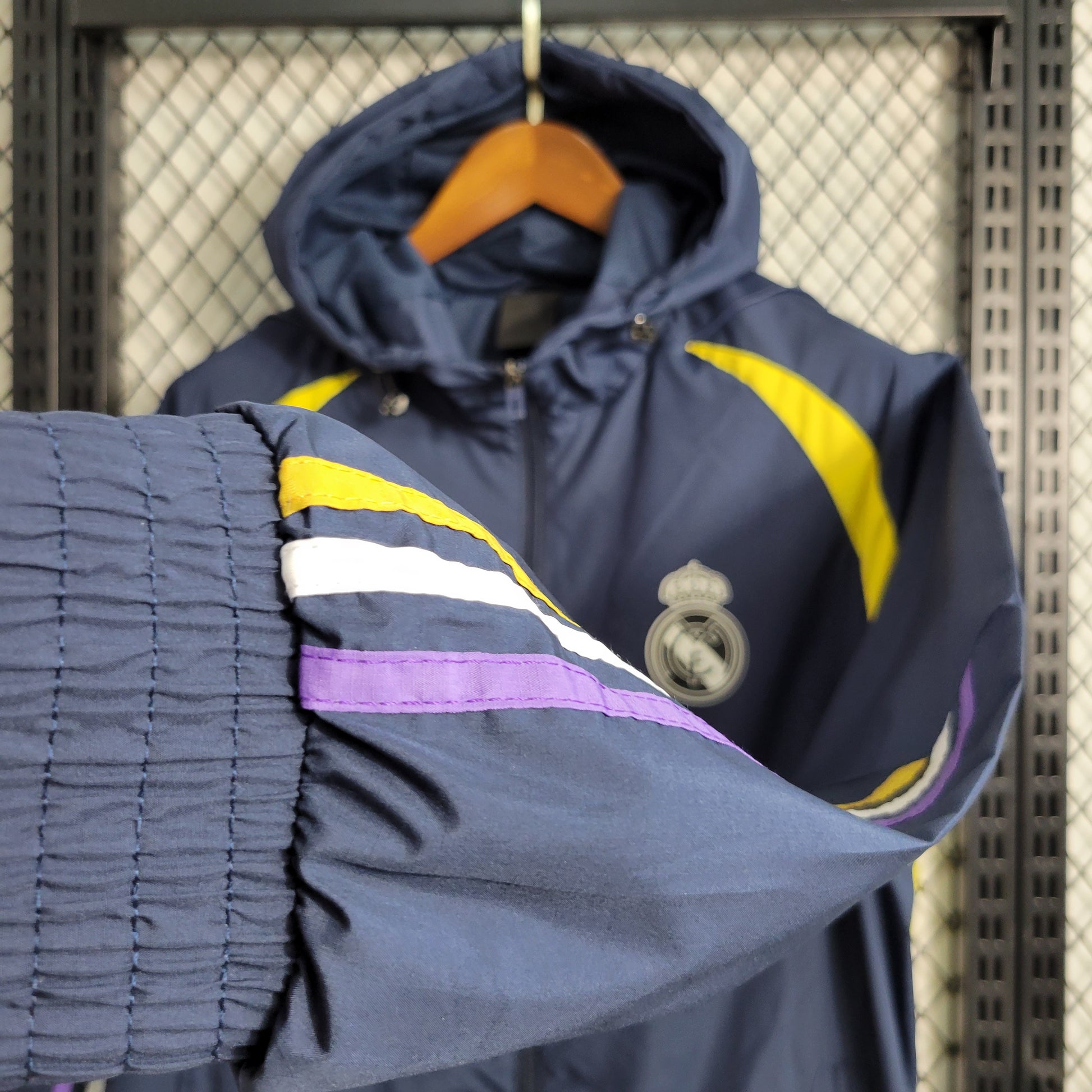 23-24 Windbreaker Real Madrid Size S-XXL | B3, M2-3 | 中国供应商