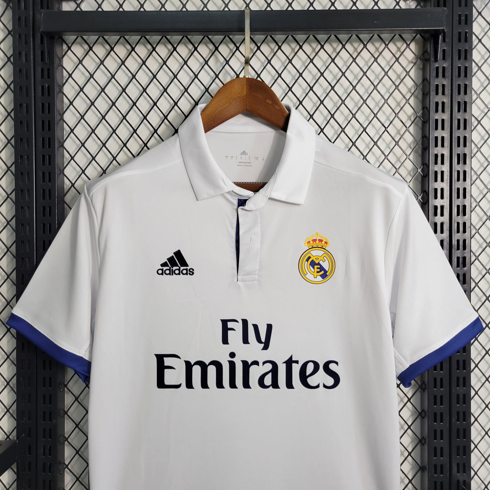 Retro 16-17 Real Madrid Main Size S-XXL Retro） | 复古/Retro | M2-3, R | Betty ali Chinese suppliers