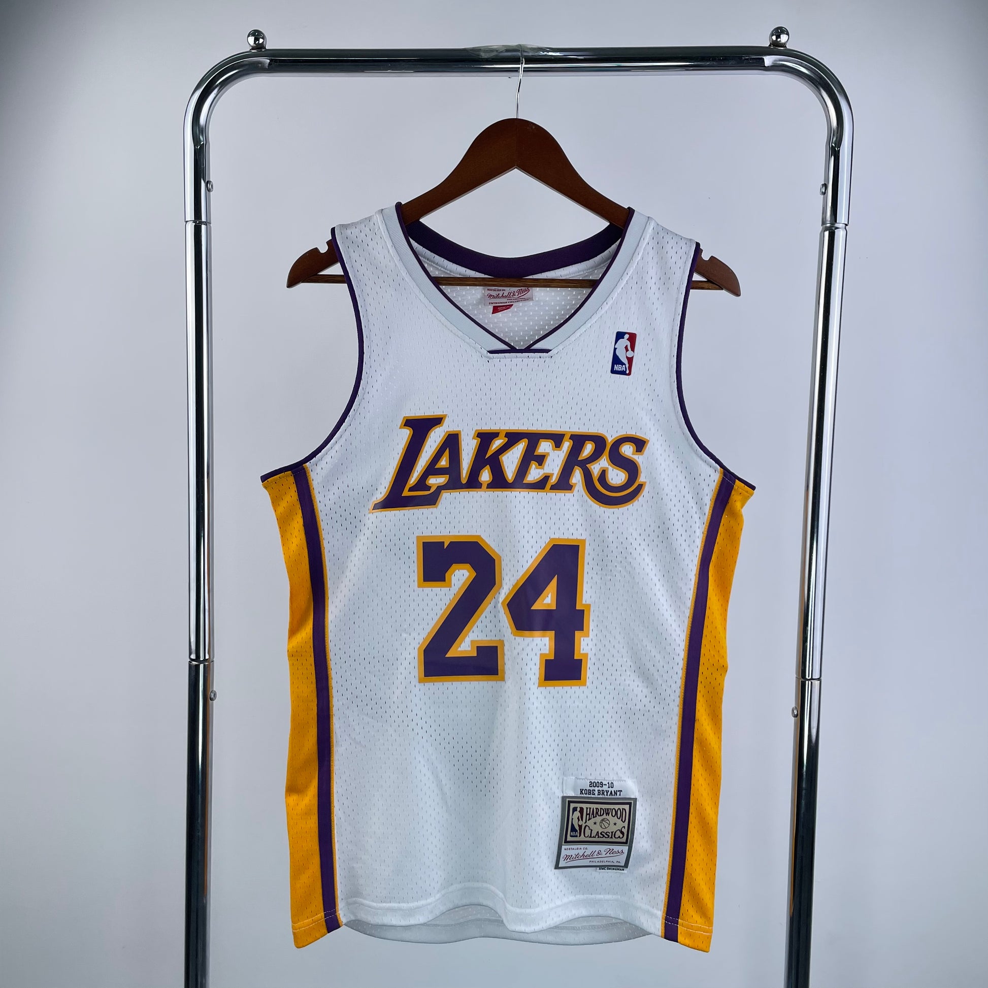 MN hot-pressed retro jersey: SW Lakers 09/10 season V-neck white NBA : #24 | NBA | NBA | Betty ali Chinese suppliers