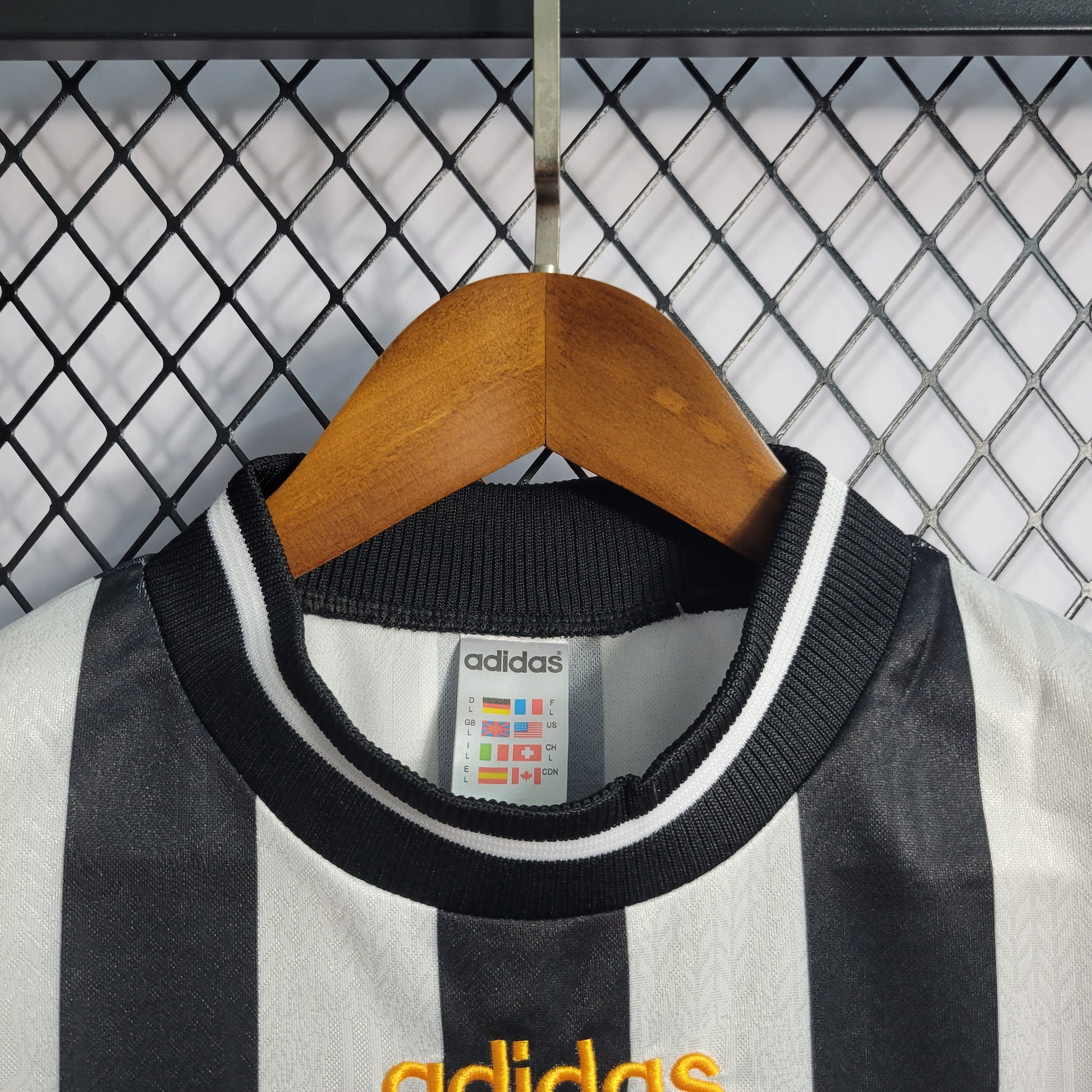 Retro1995-97 Newcastle Home Size S-XXL | 复古/Retro | R | Betty ali Chinese suppliers