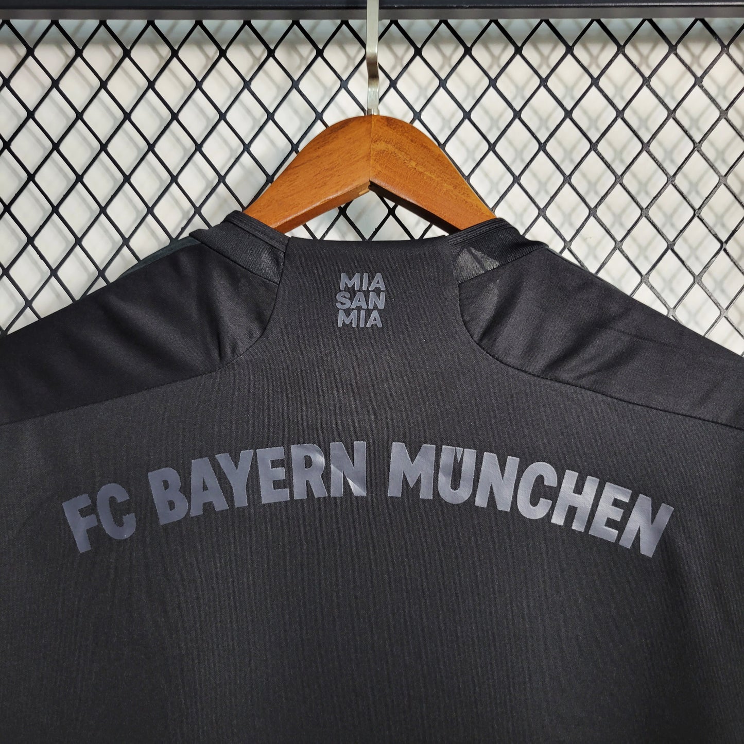 23-24 Bayern Munich Black Special Edition Size S-XXL（Men's fan version） | 衬衫 | 中国供应商