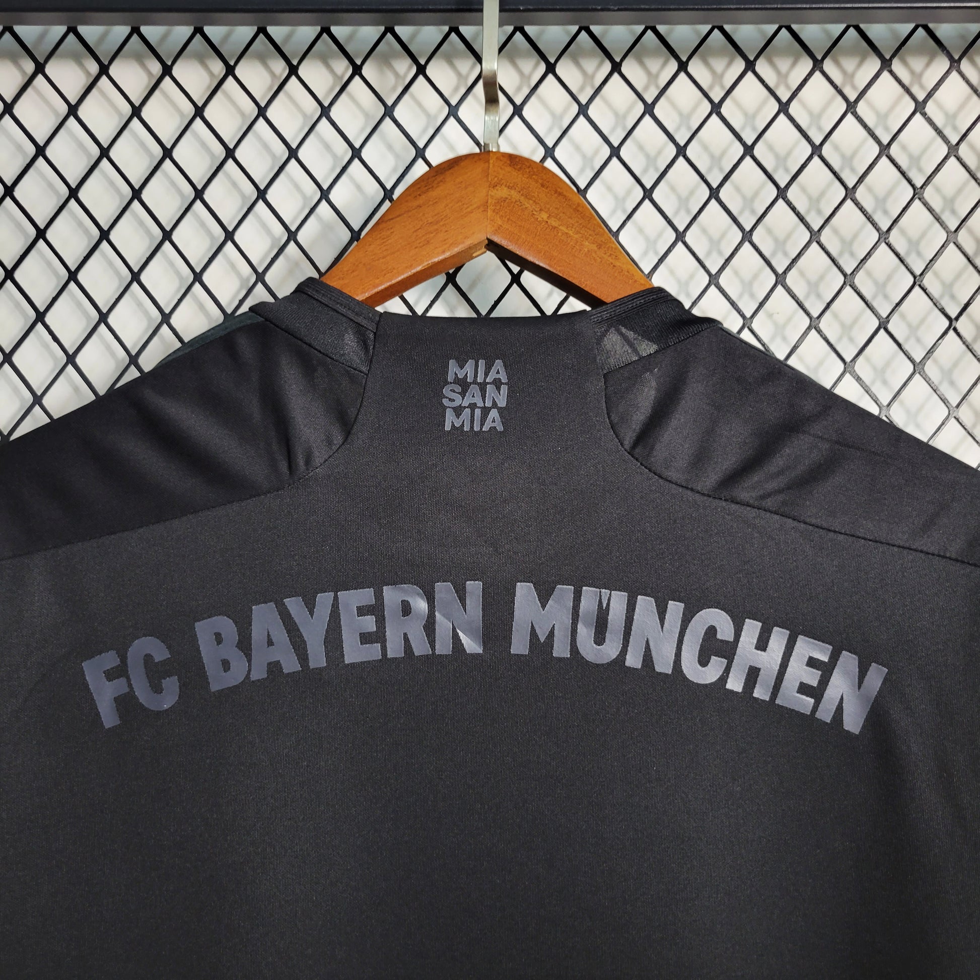 23-24 Bayern Munich Black Special Edition Size S-XXL（Men's fan version） | 衬衫 | 中国供应商