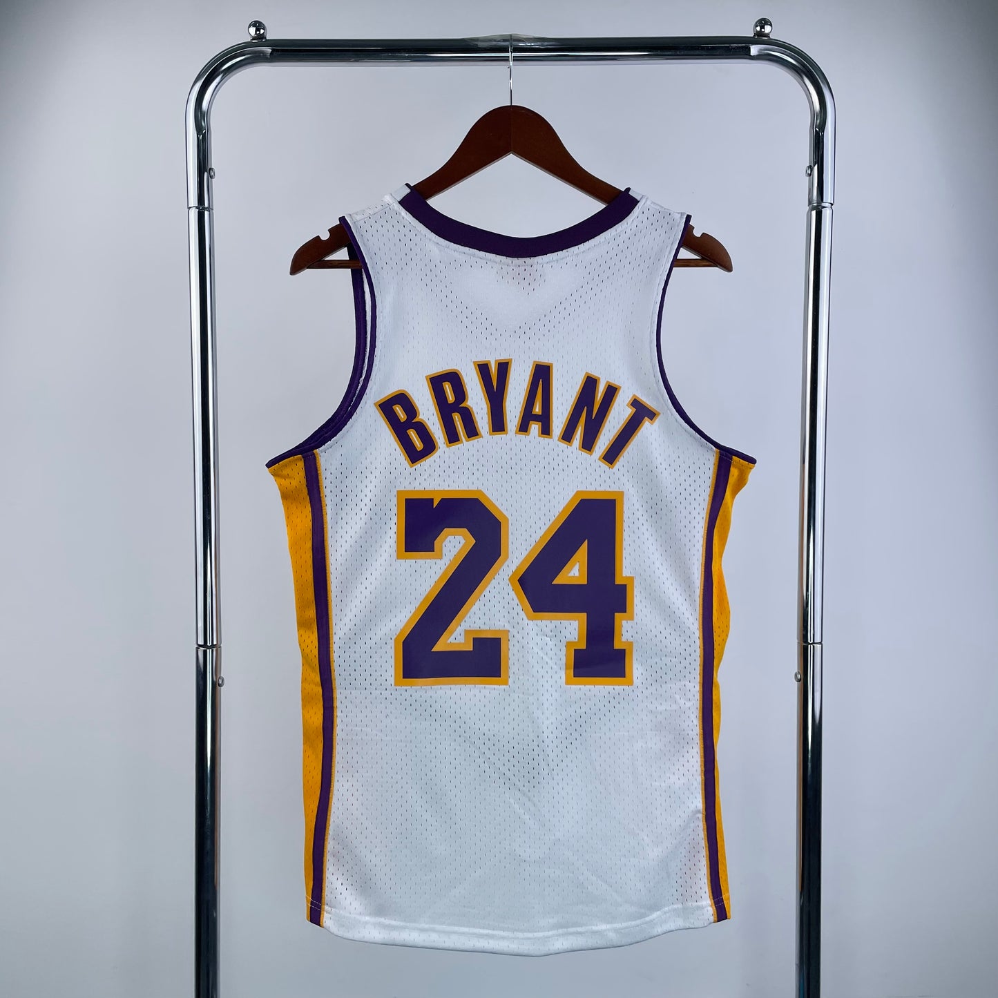 MN hot-pressed retro jersey: SW Lakers 09/10 season V-neck white NBA : #24 | NBA | NBA | Betty ali Chinese suppliers