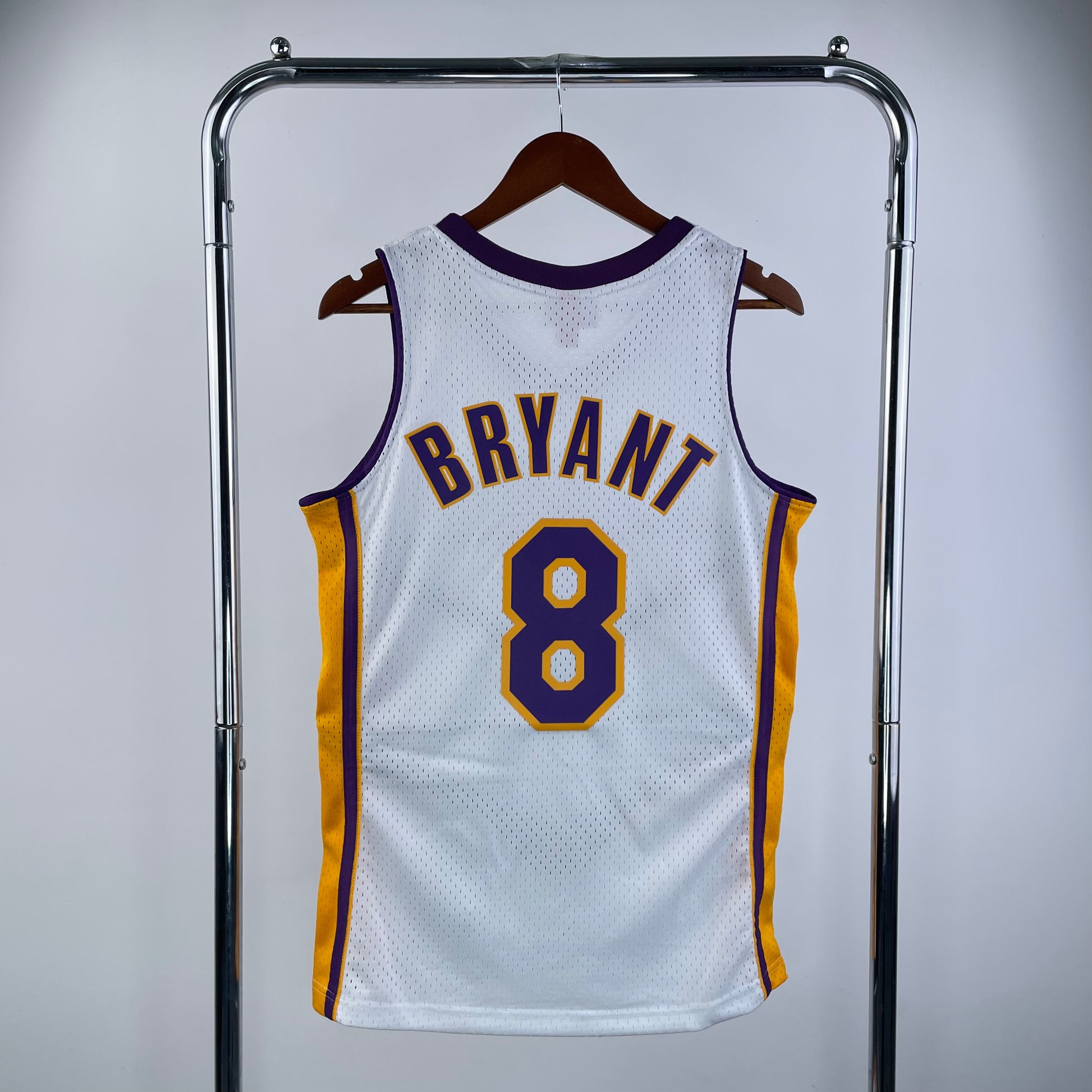 MN hot-pressed retro jersey: SW Lakers 03/04 season V-neck white NBA : #8 | NBA | NBA | Betty ali Chinese suppliers