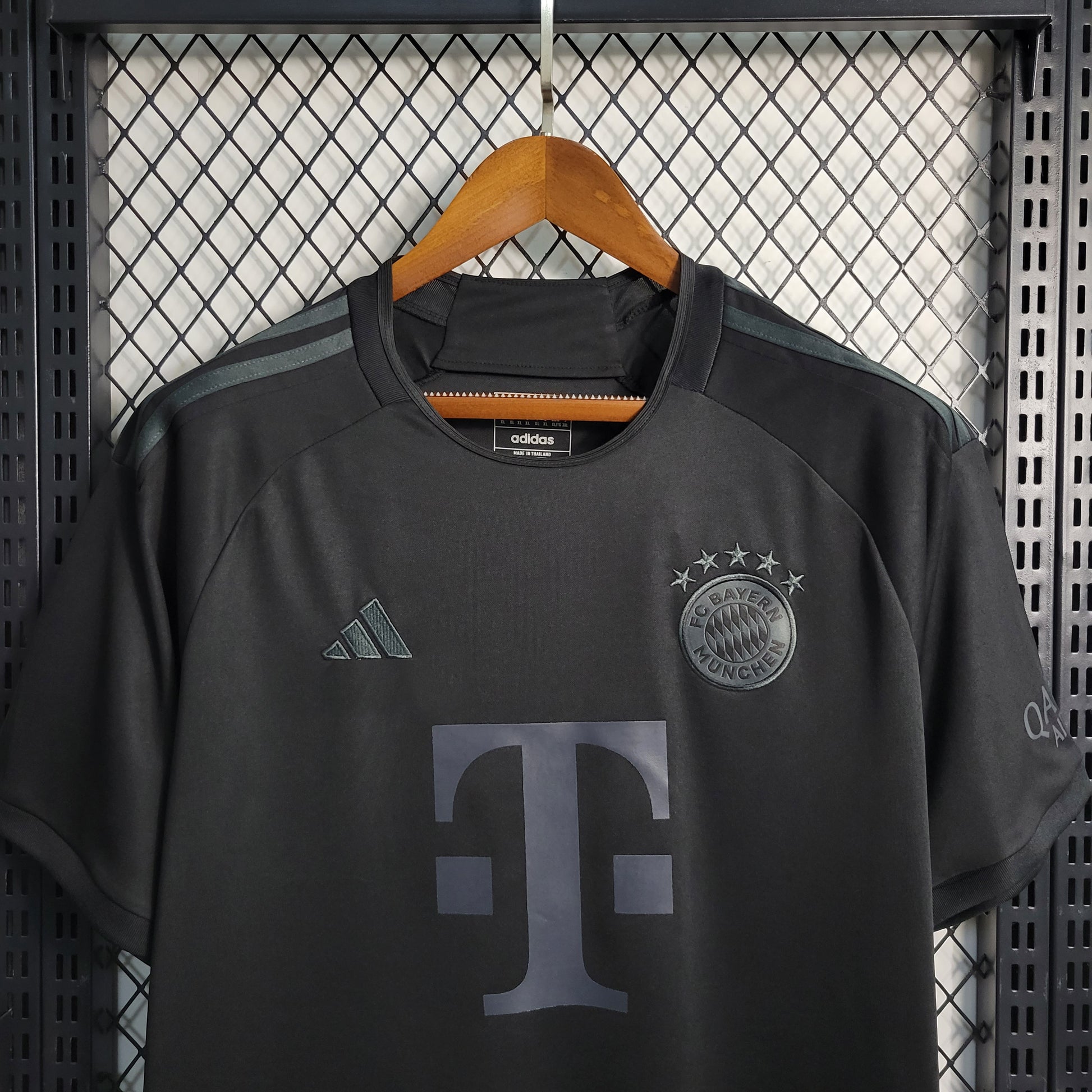 23-24 Bayern Munich Black Special Edition Size S-XXL（Men's fan version） | 衬衫 | 中国供应商