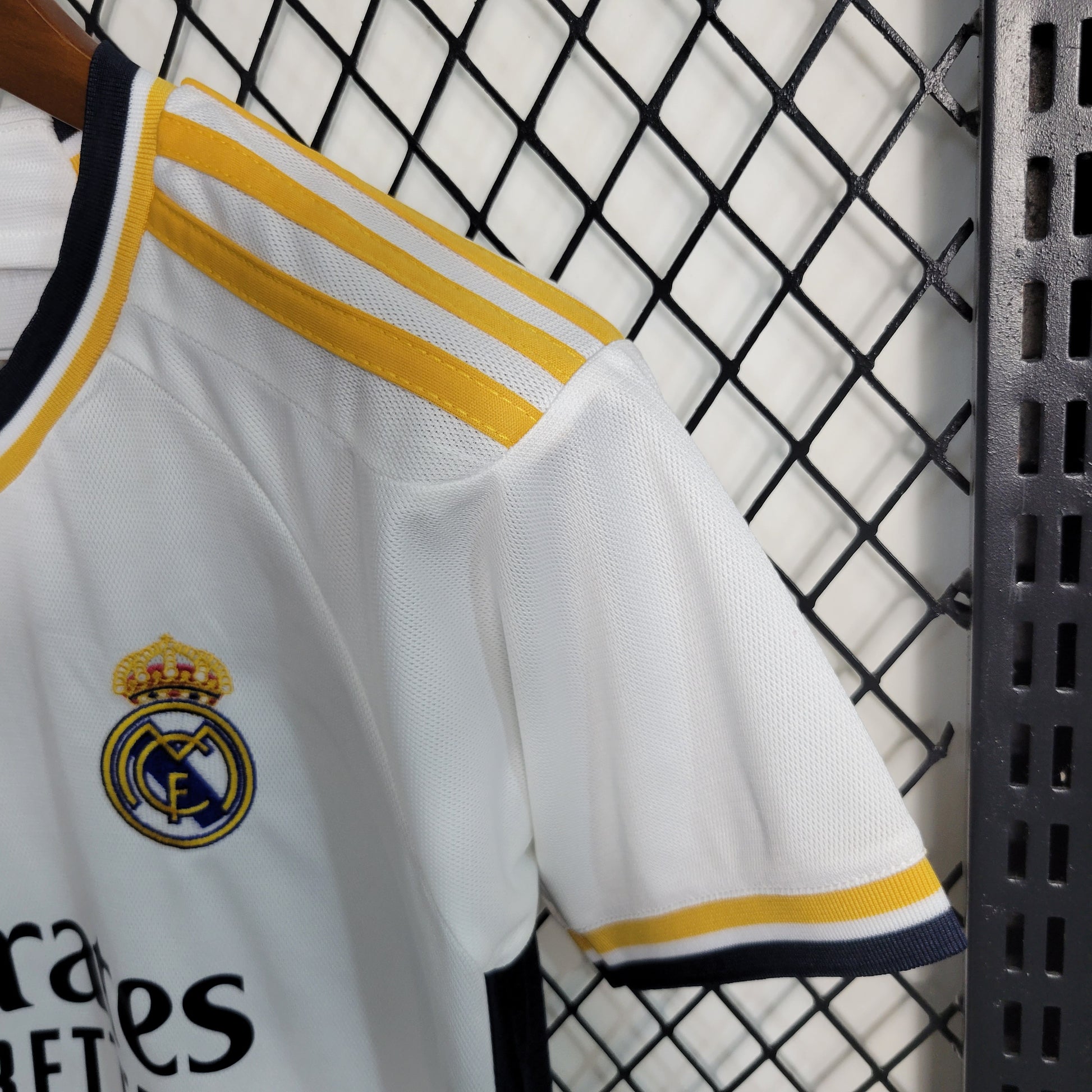 23-24 kids Real Madrid Home Size 16-28 | 儿童套装 | M2-3 | Betty ali Chinese suppliers